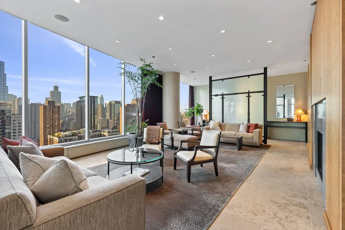 30 W Oak Street