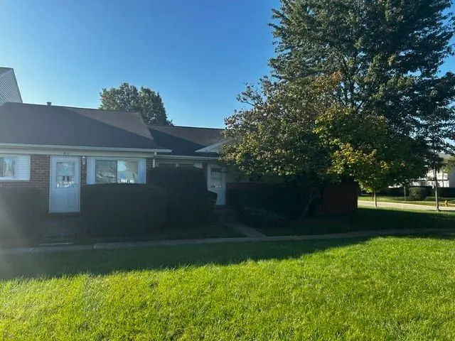 415 Salem Square