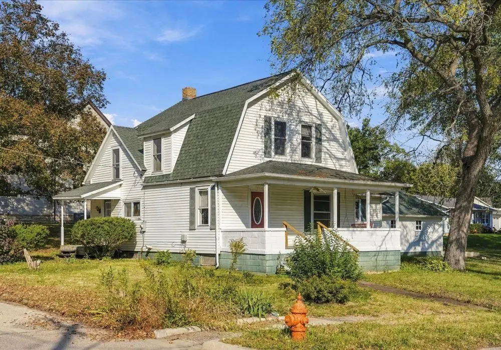 249 W Graham