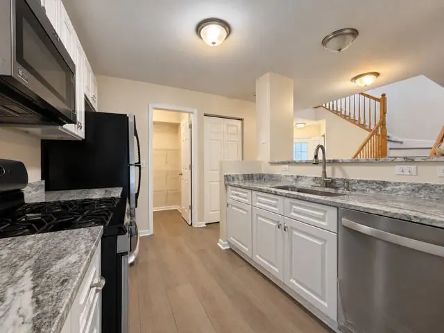 2441 Stoughton Circle