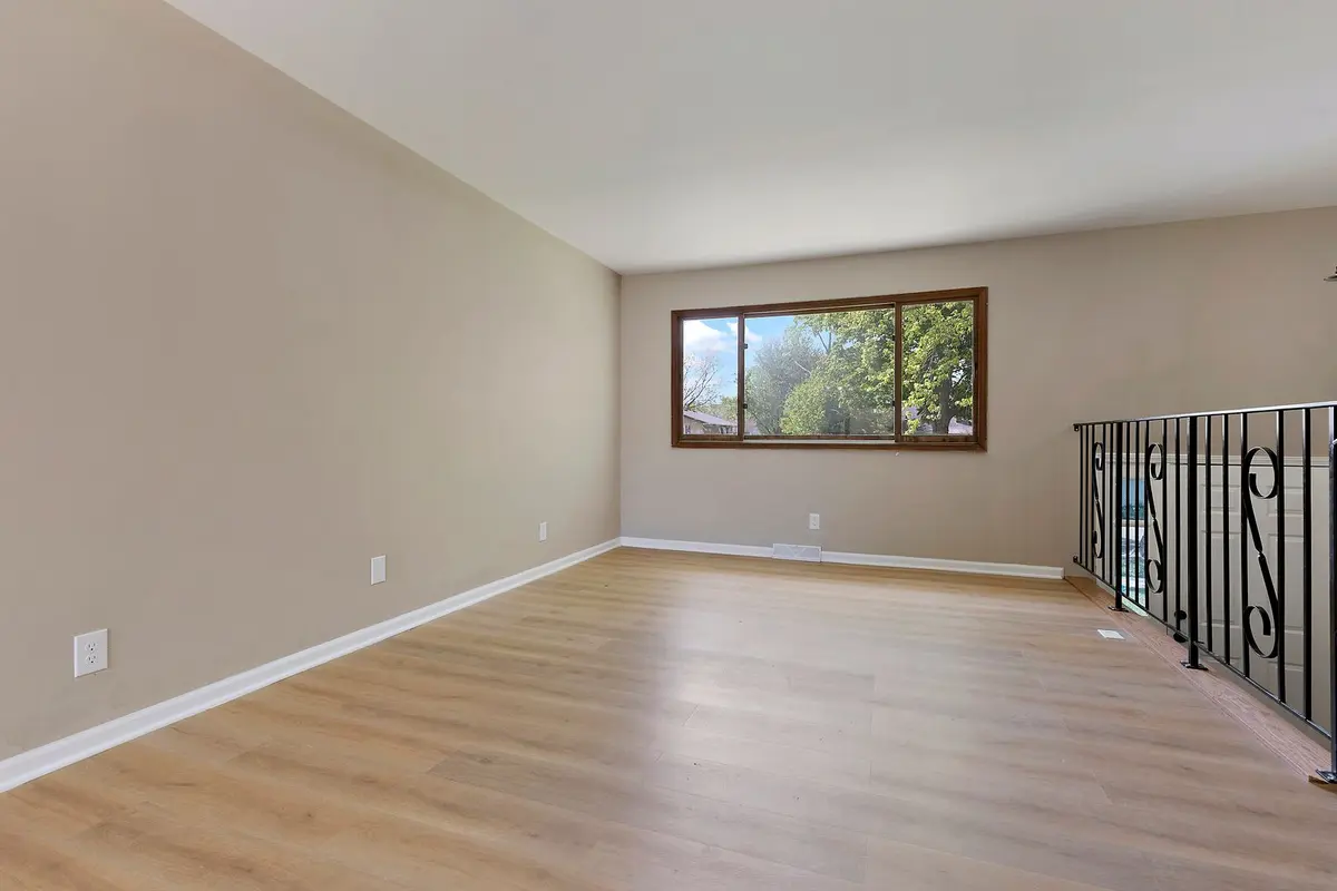 5008 Valentine Place