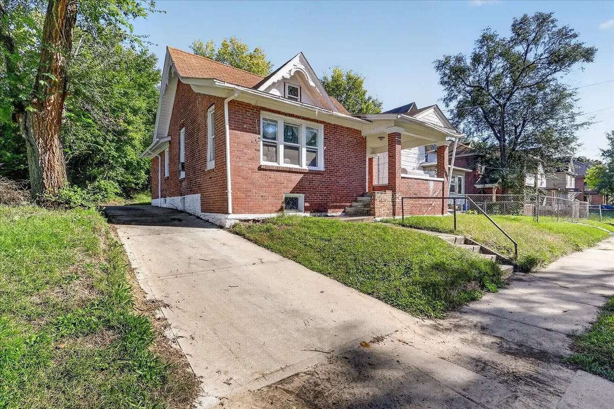 918 S 3rd Street
