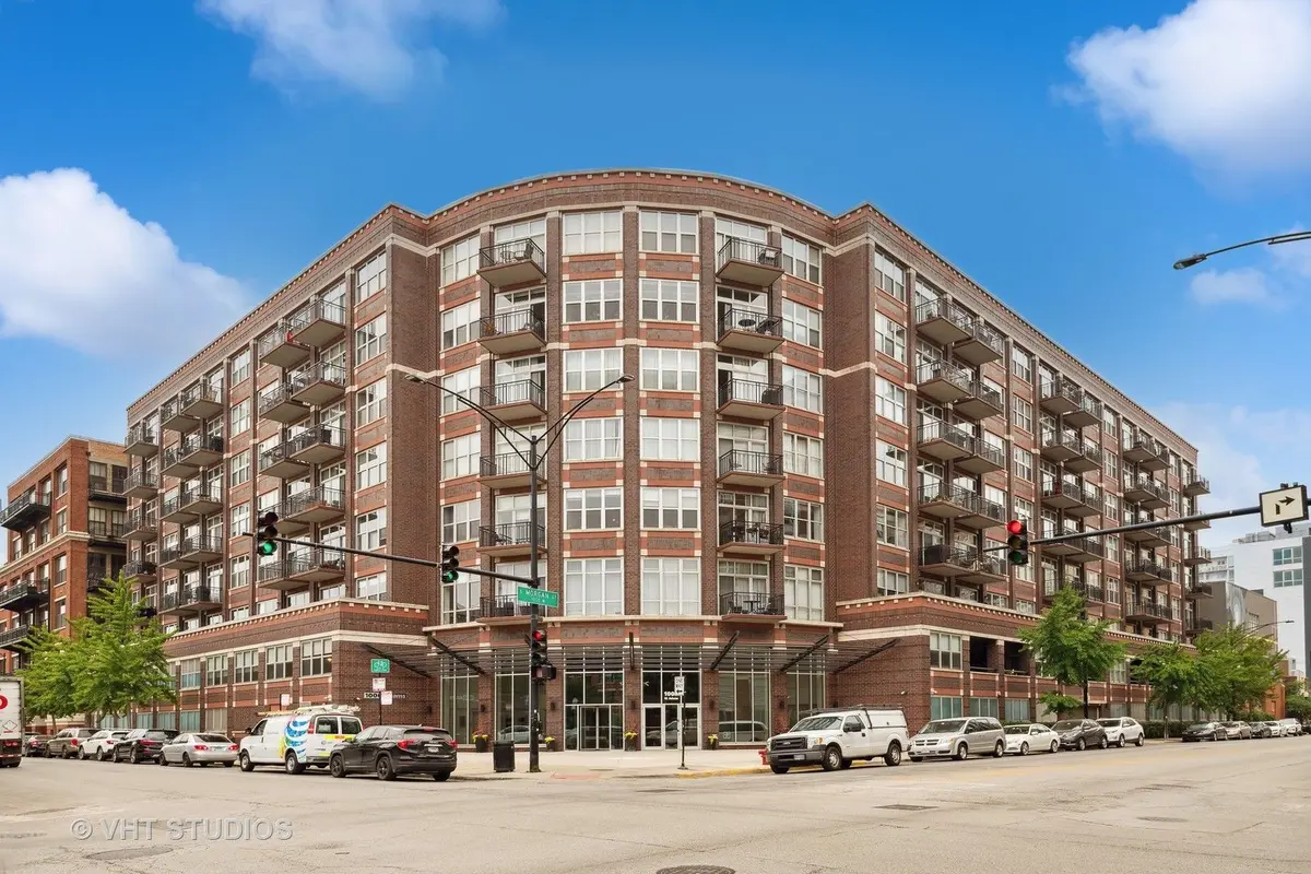 1000 W Adams Street