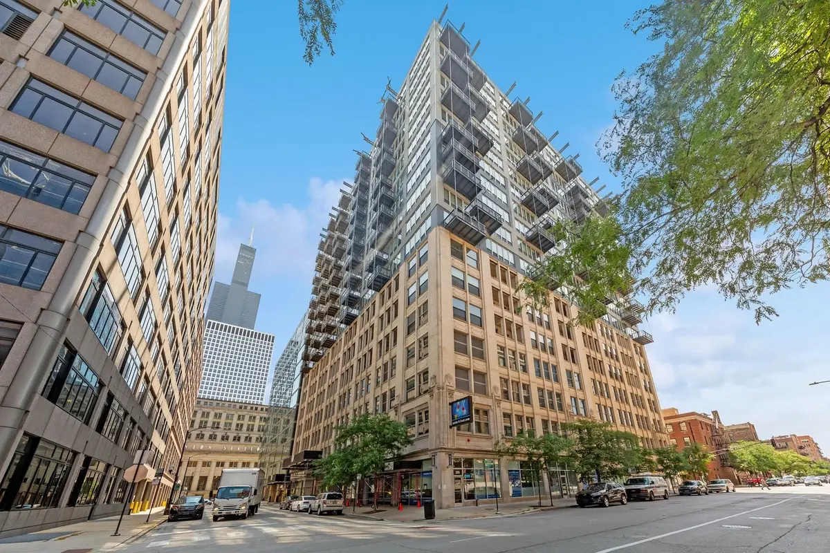 565 W Quincy Street