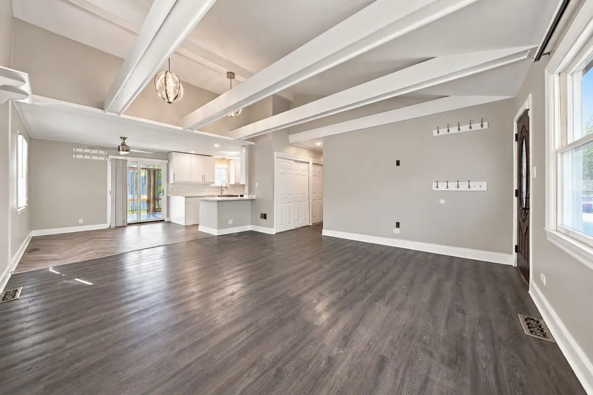 6401 Honey Lane
