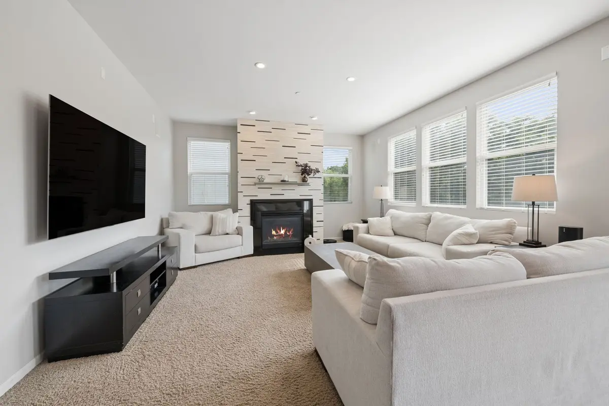 1009 Grove Lane