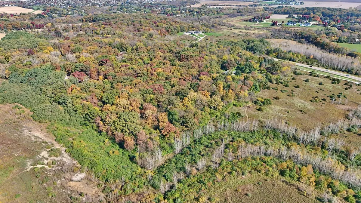 0s810 Autumn Woods Lane