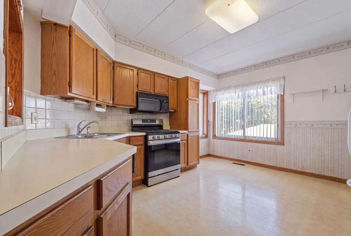 9428 S 77th Court