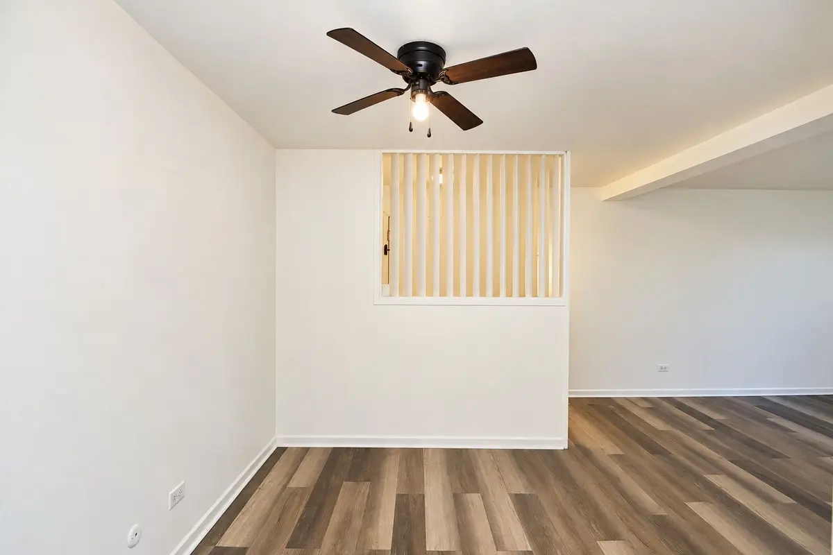 1170 Valley Lane