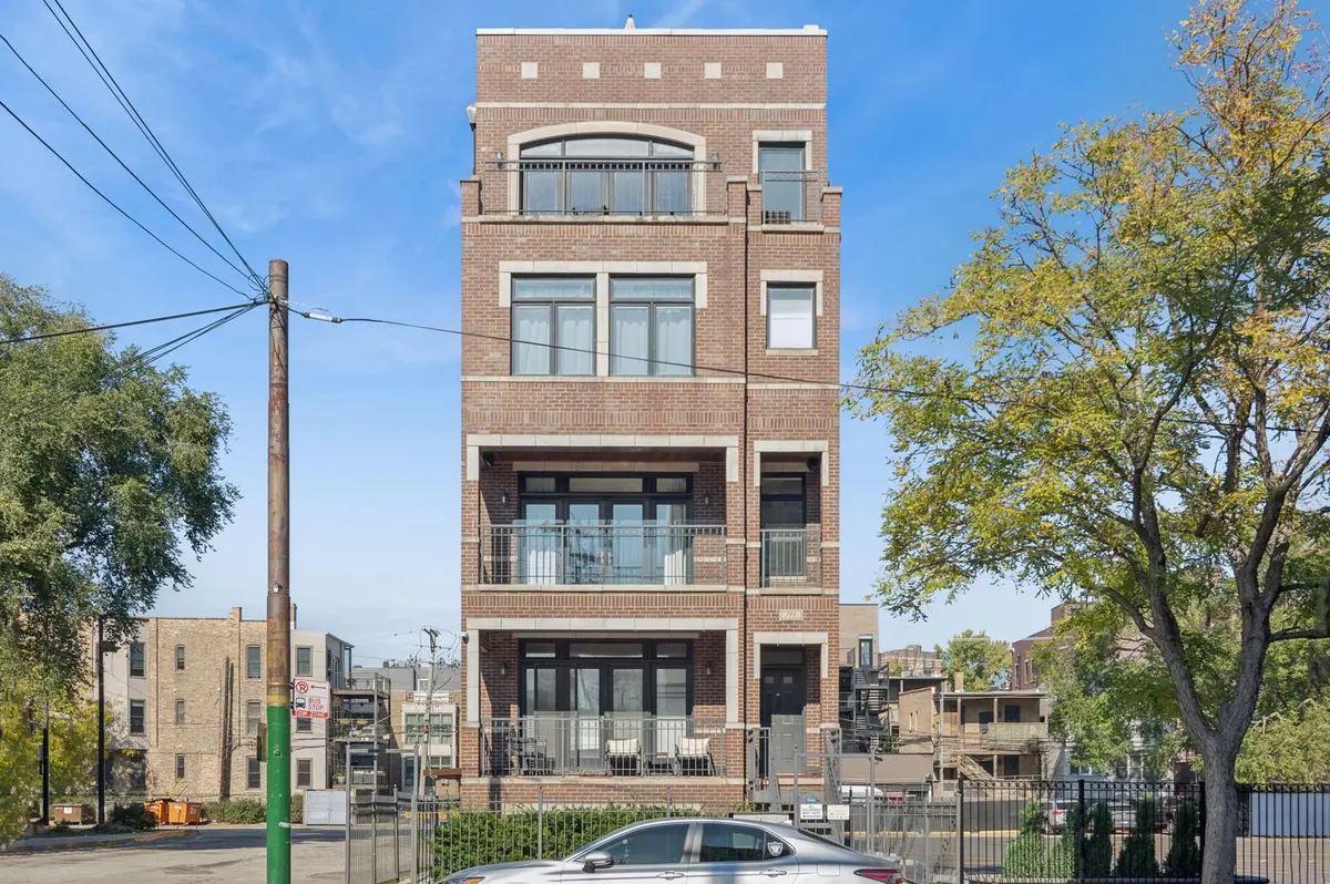 744 W Belmont Avenue