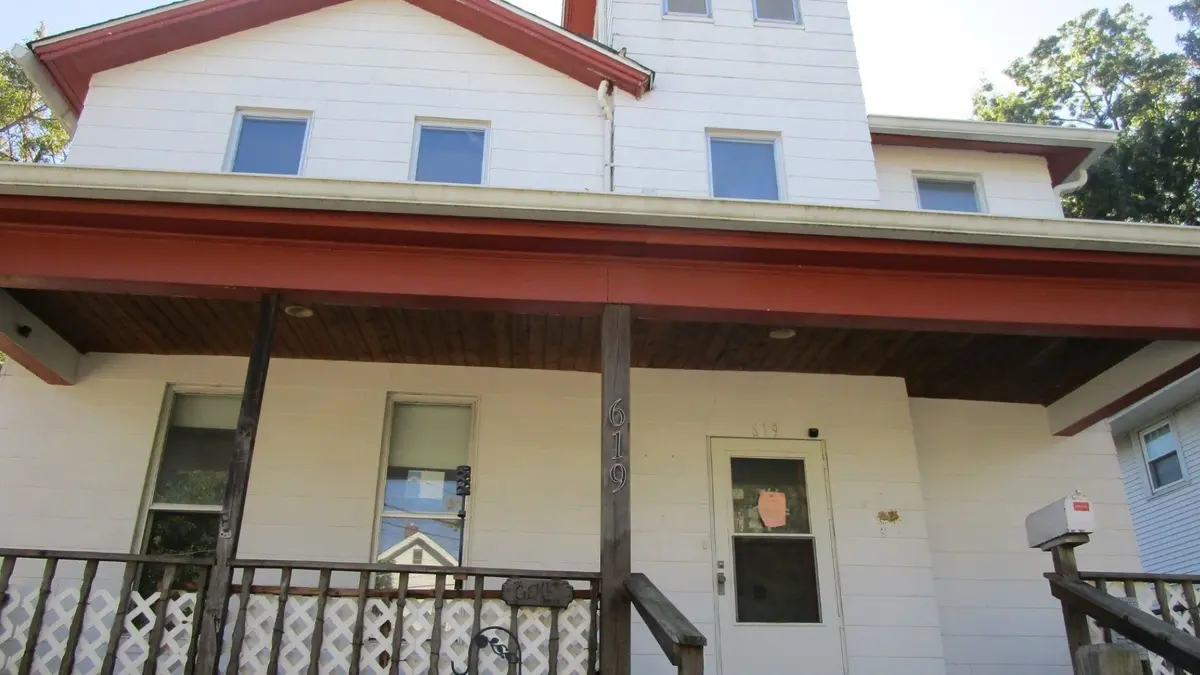 619 E Laurel Street