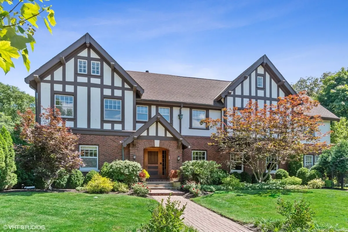 1103 SHERIDAN Road