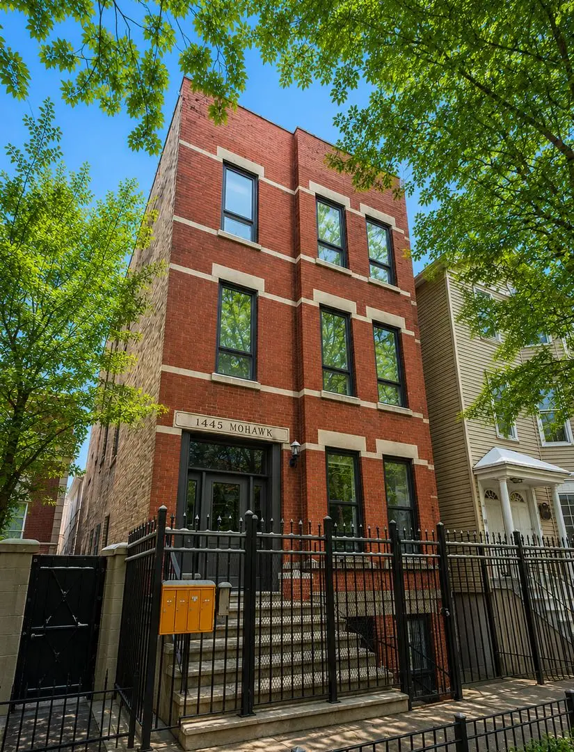 1445 N MOHAWK Street