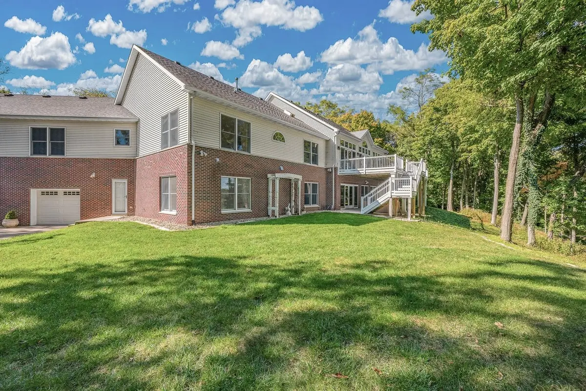 2331 Du Claire Road