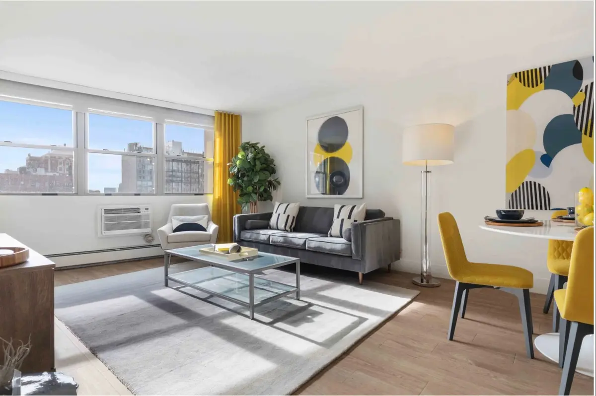 420 W Belmont Avenue