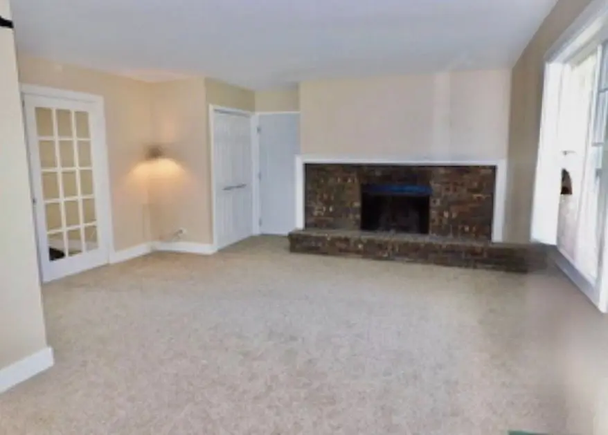 1019 Stratford Circle
