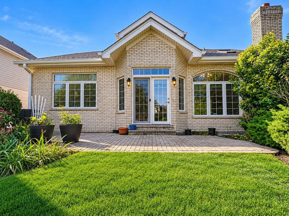 842 Turnberry Lane