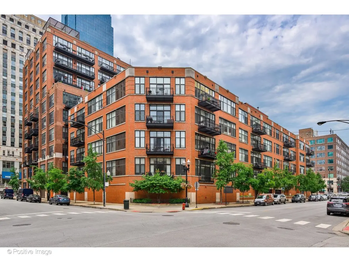 333 W Hubbard Street