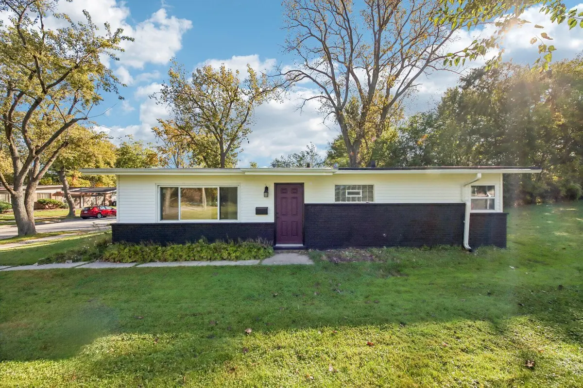 329 Sioux Street