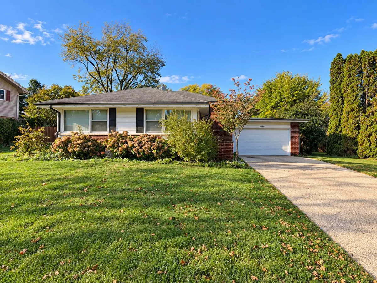 460 N MacArthur Drive