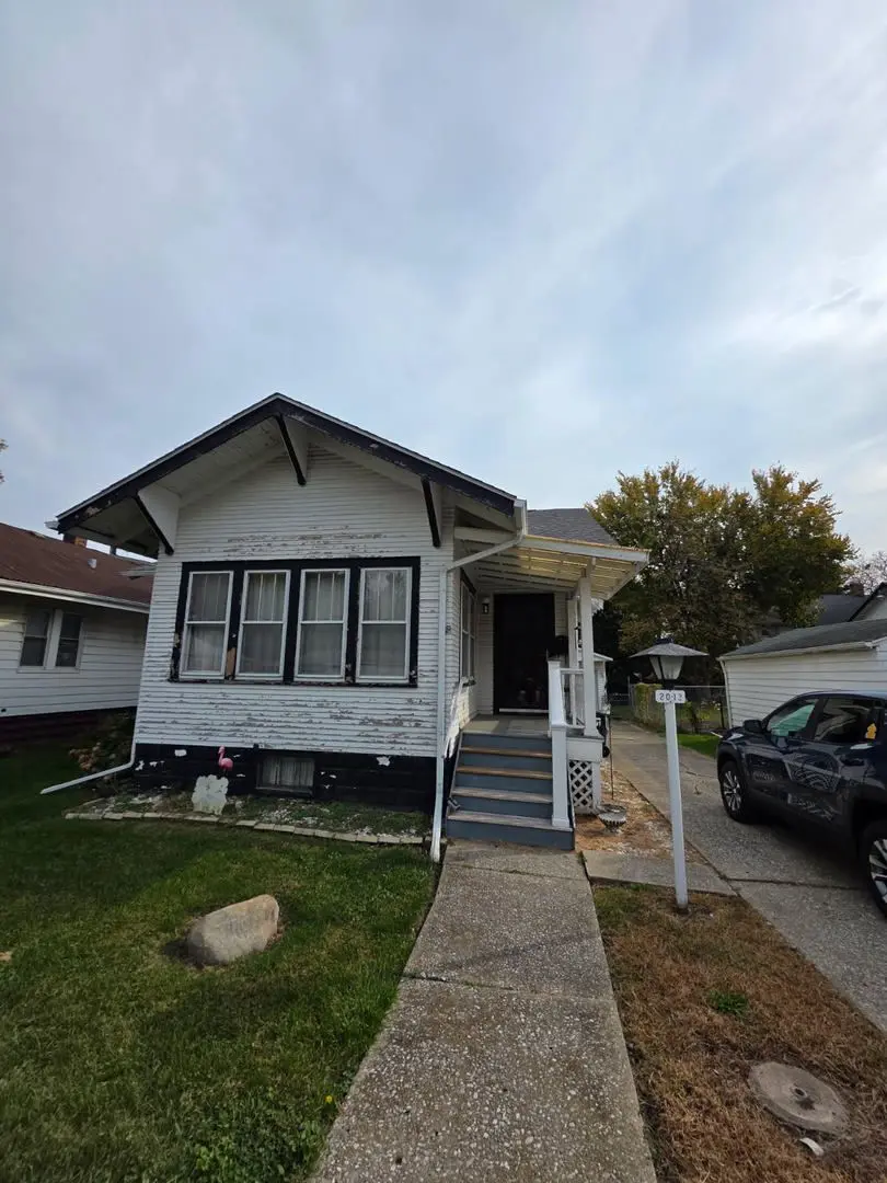 2013 N Sturdevant Street