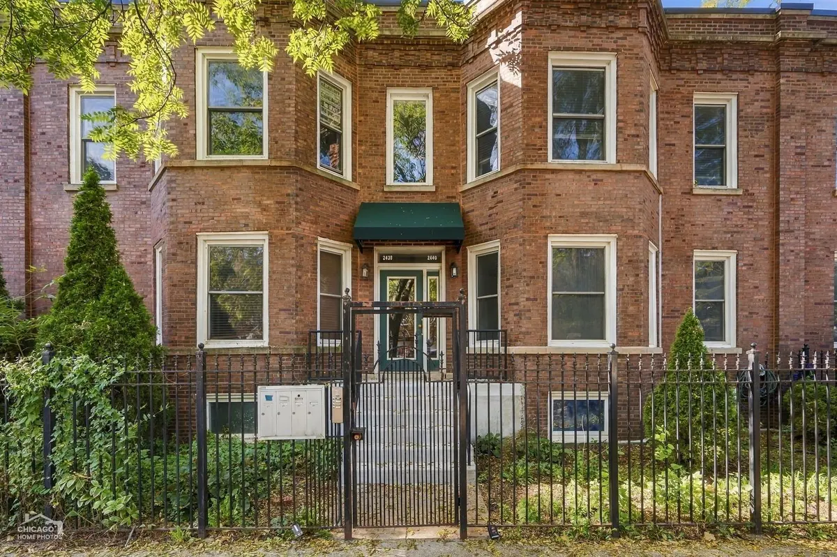 2440 N Linden Place