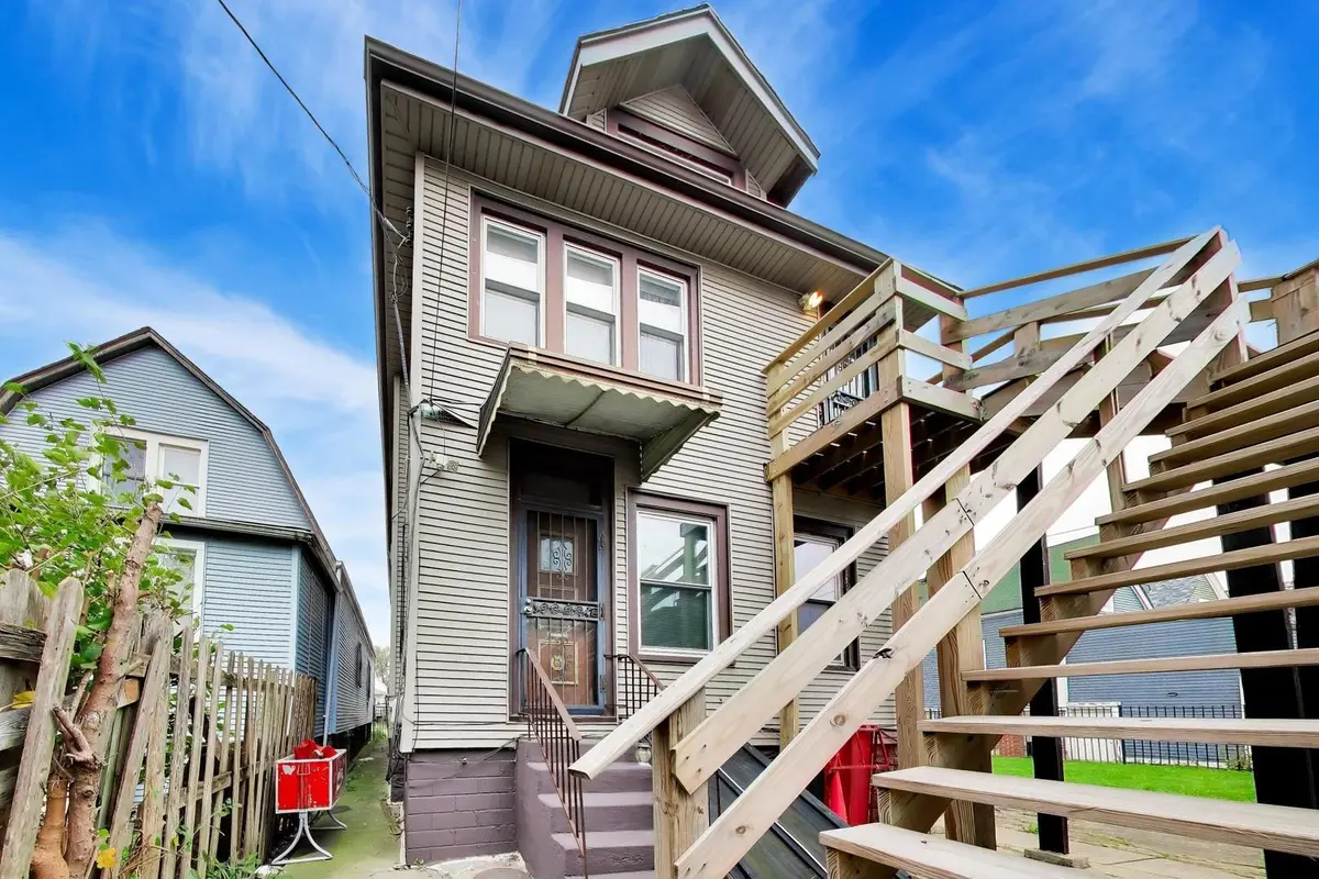 1228 W 74th Place