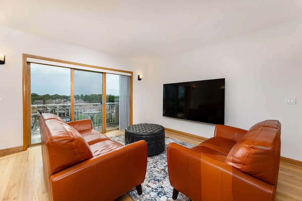 3258 N Harlem Avenue