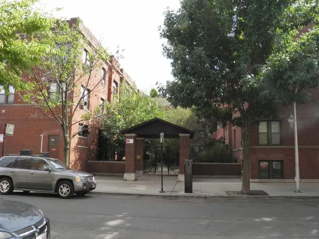 805 W Cornelia Avenue