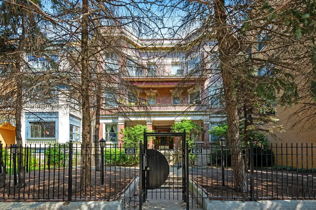 4143 N Sheridan Road