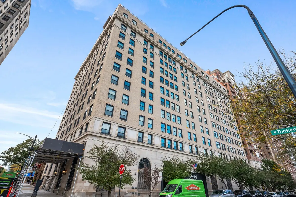 2100 N Lincoln Park W.