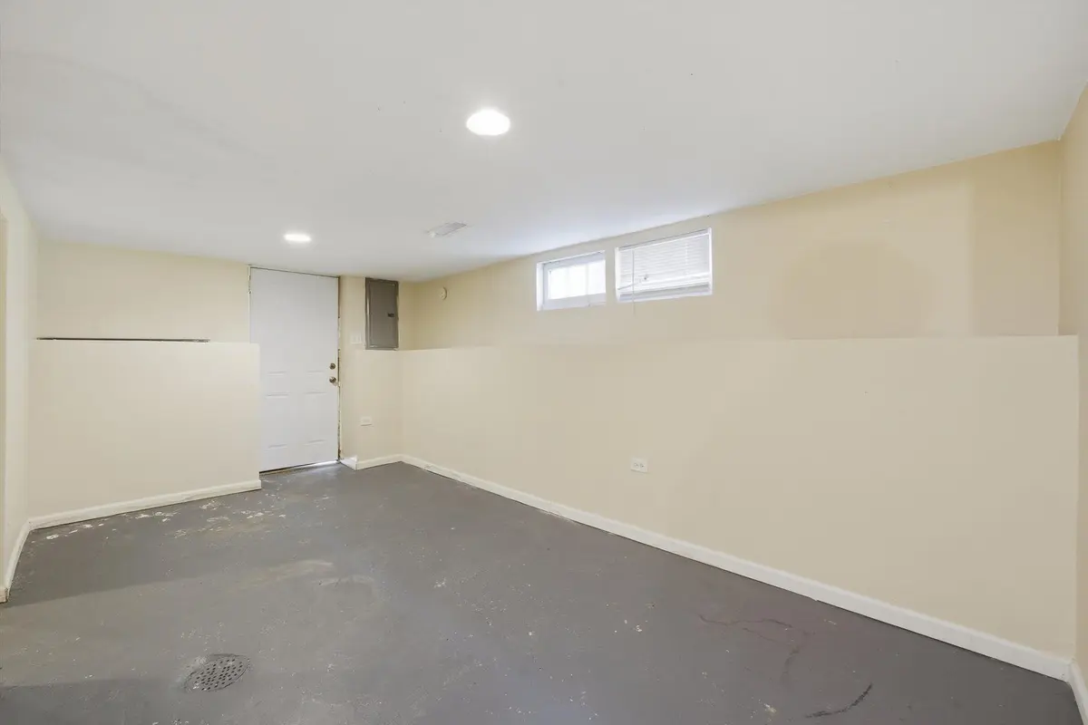 3239 W 63rd Place