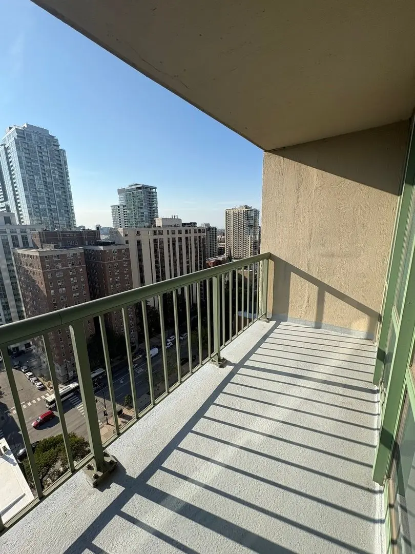 111 W MAPLE Street