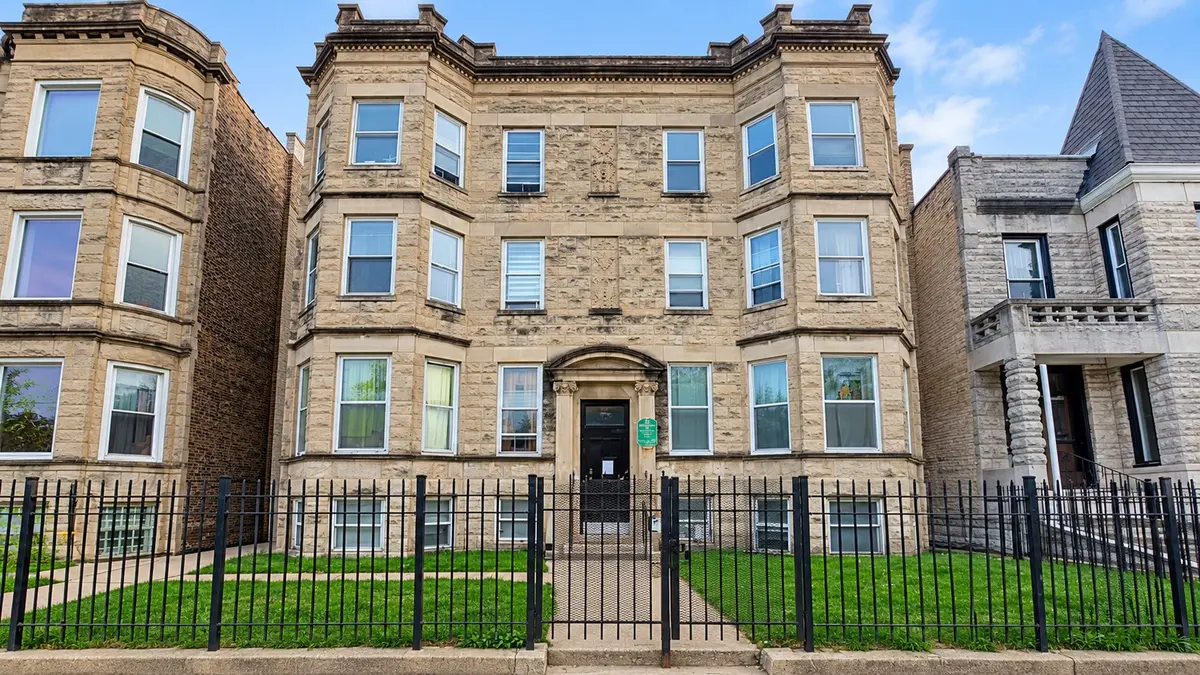 3135 W Augusta Boulevard