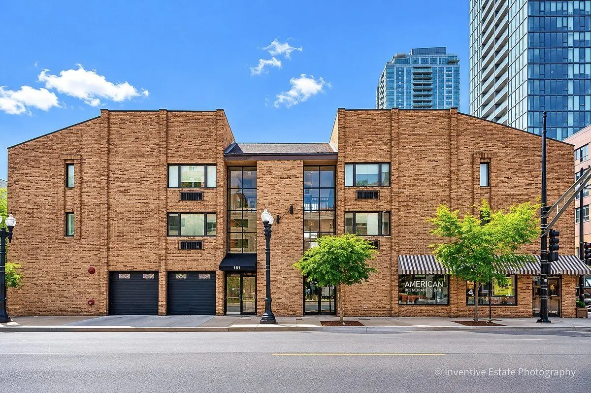 163 W Division Street