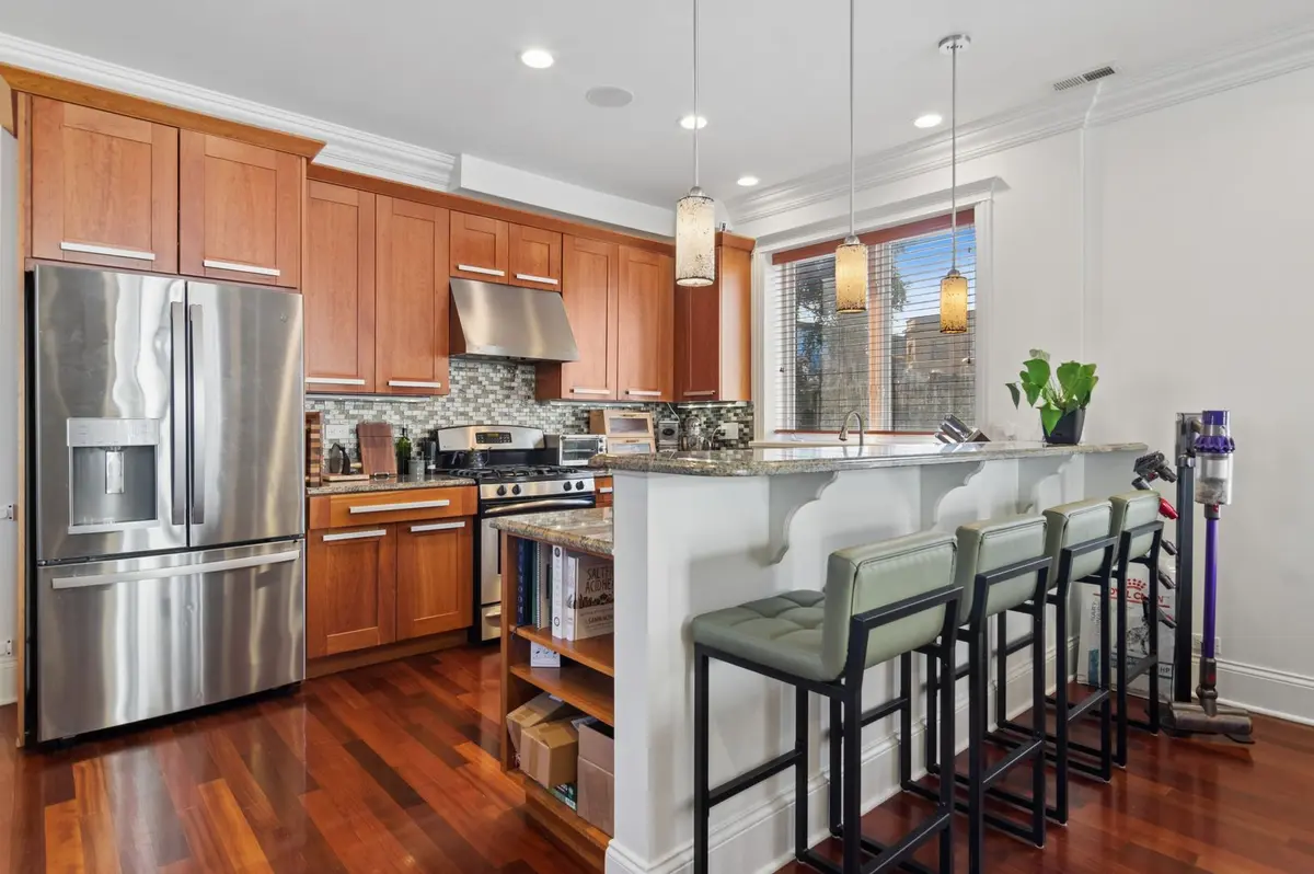 744 W Belmont Avenue