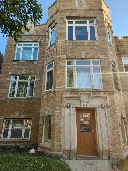 5357 W Montrose Avenue