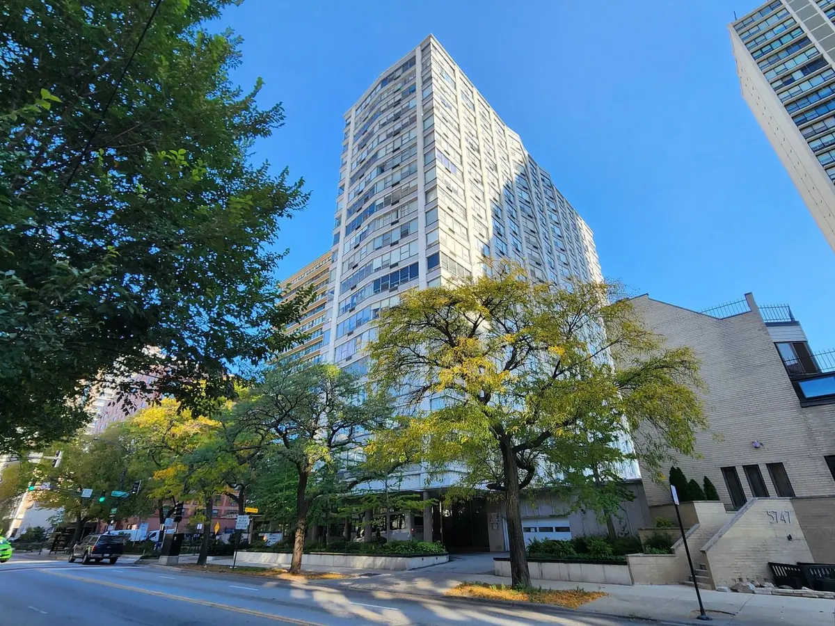 5757 N Sheridan Road