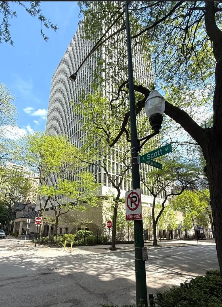 1 E Scott Street