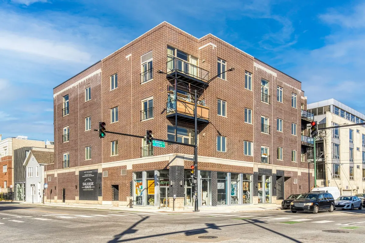 500 N DAMEN Avenue