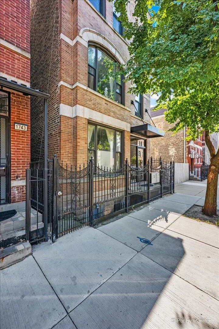 1745 W 18th Place