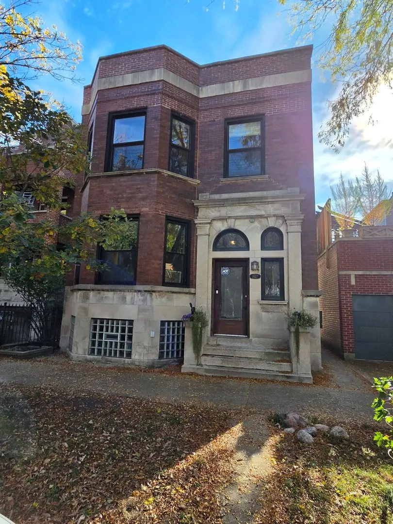 1427 W BYRON Street
