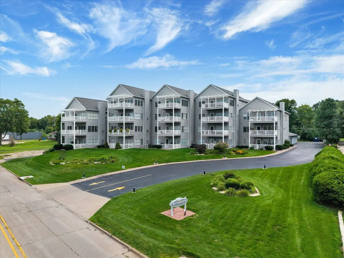 4412 River Drive