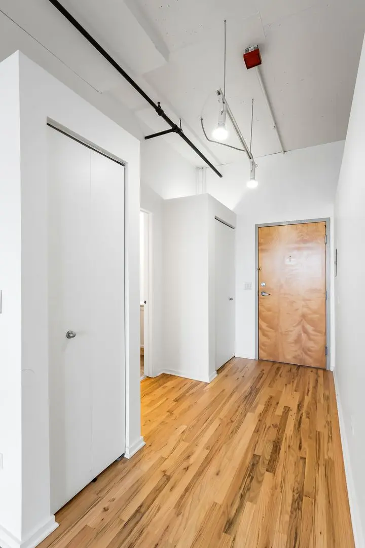 6 S LAFLIN Street