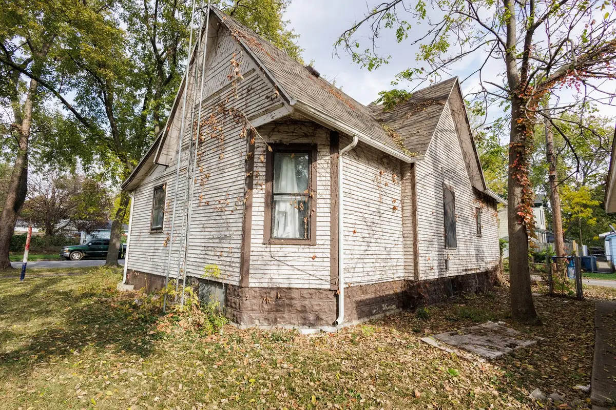 1254 E Bourbonnais Street