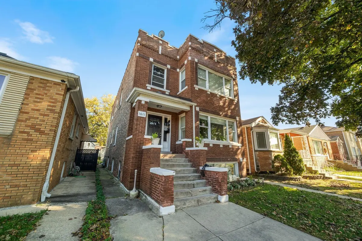 1611 Clarence Avenue