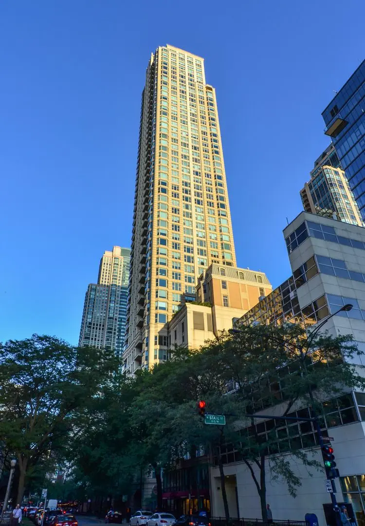 25 E Superior Street