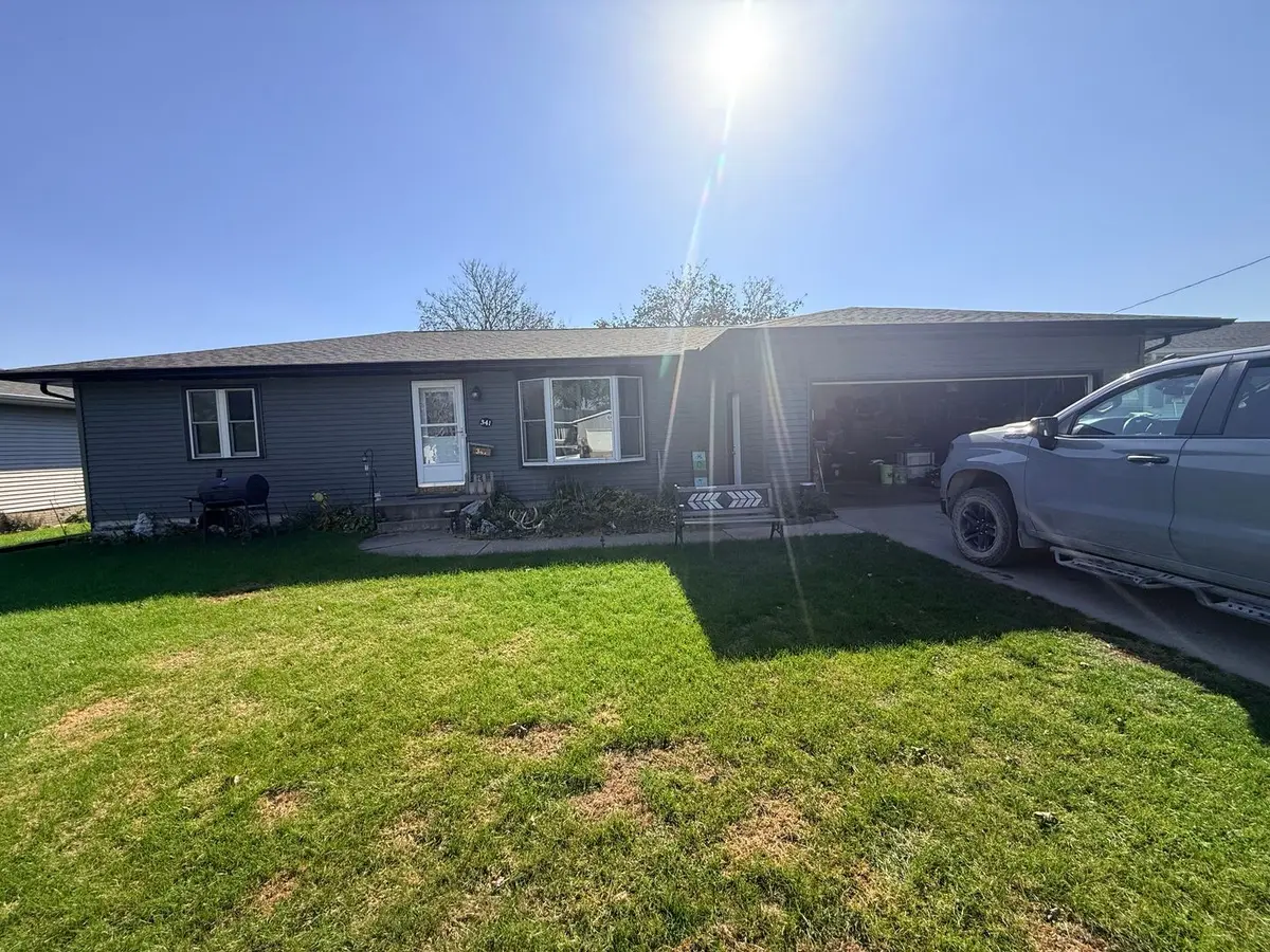 341 W MEADOW Lane