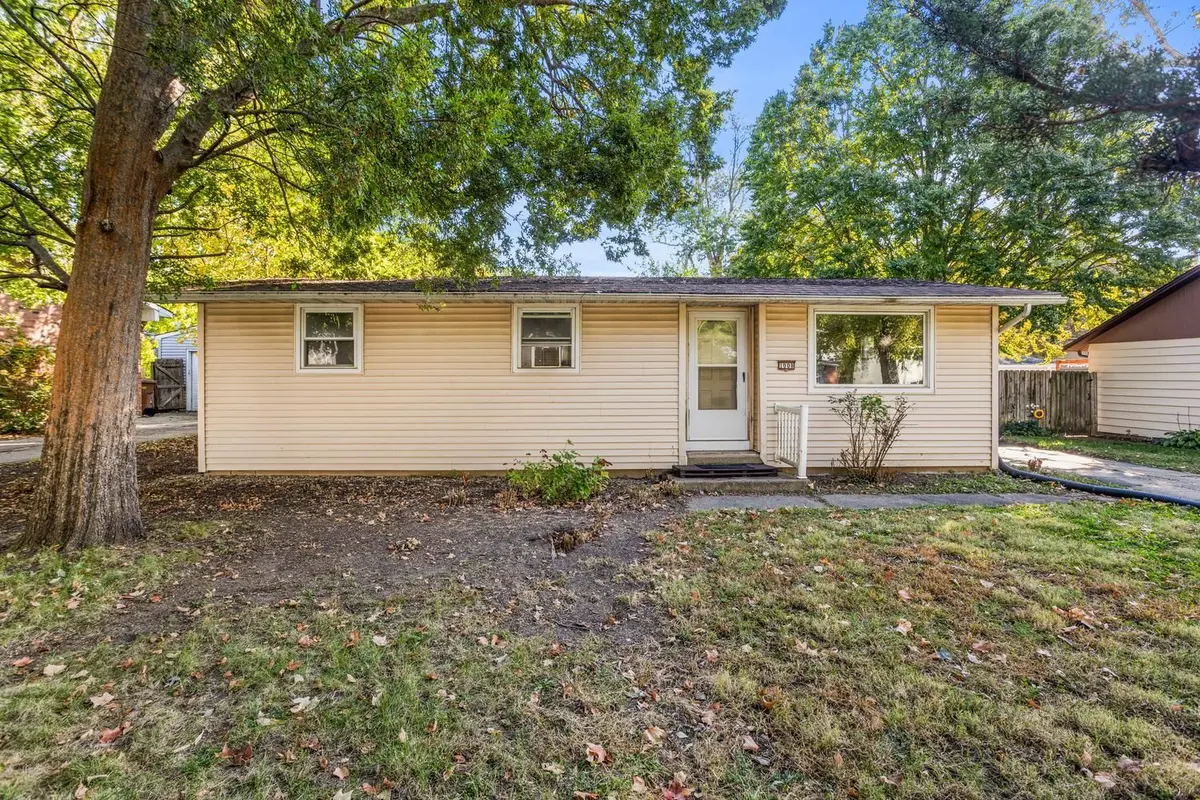 1008 HOLIDAY Drive