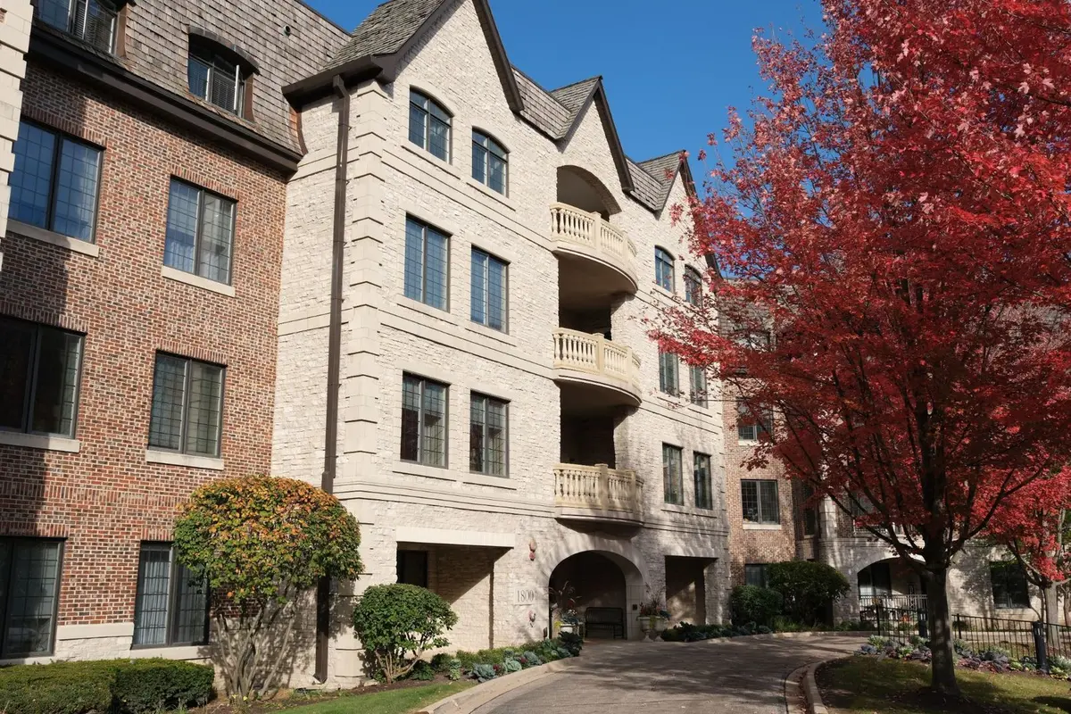 1800 Amberley Court
